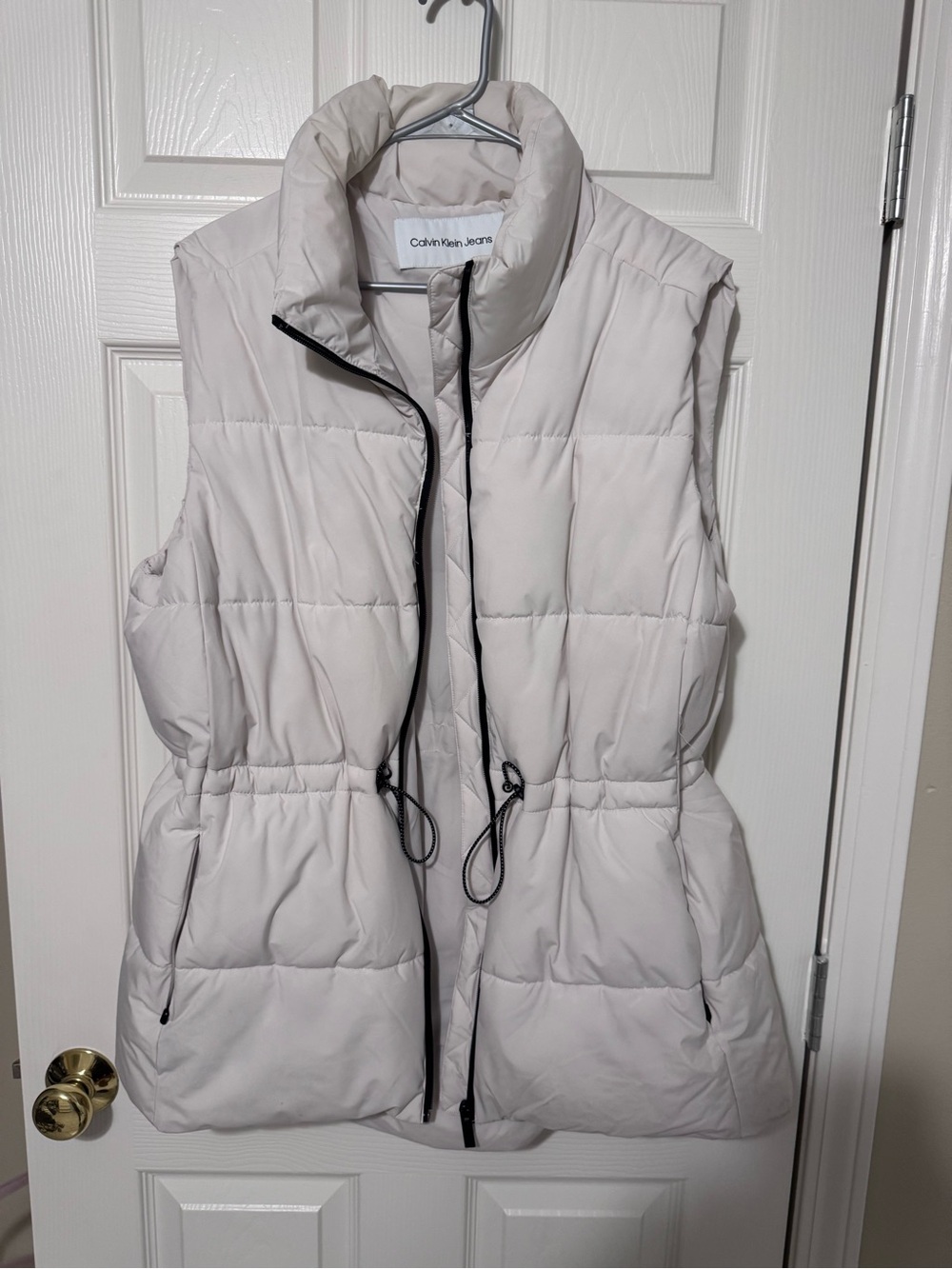 Calvin Klein Jeans Women's Light Cream Quilted Puffer Vest